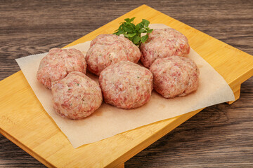 Raw turkey meatball for cooking