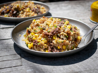 山やキャンプで食べるアウトドアごはん【焼きめし】