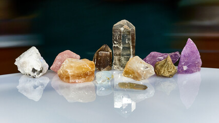 Naturalne nieobrabiane kamienia i minerały
