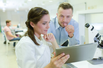 Obraz premium portrait of scientific researchers with digital tablet in laboratory