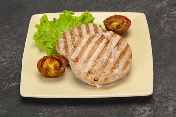 Grilled tuna steak with kumato