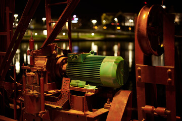 Napęd elektryczny starego dźwigu portowego © Przemysław