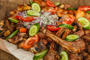 Grilled various meat mix vith vegetables