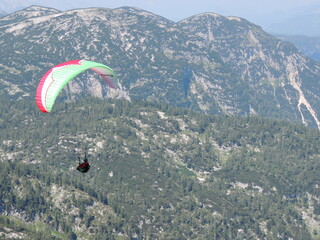 Five Fingers es una plataforma de mirador en las montañas Dachstein en el Monte Krippenstein,...