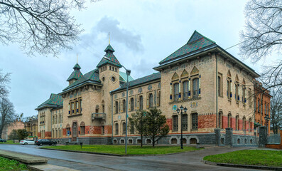 Naklejka premium Poltava, Ukraine - April 14, 2021: Facade of the building of the Local History Museum in the city of Poltava, Ukraine. An old historical building of the provincial assembly. Popular tourist landmark