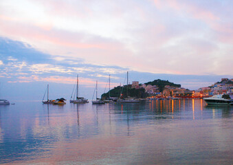 Alba su molo di Ponza