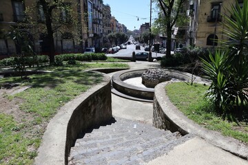 Napoli - Scorcio dall'aiuola spartitraffico del Tondo di Capodimonte