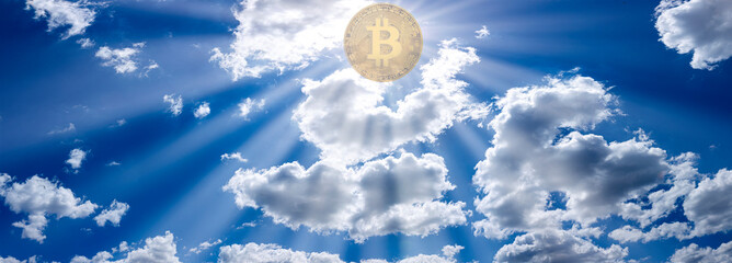 Wolkenpanorama mit Bitcoin in der Sonne - obrazy, fototapety, plakaty