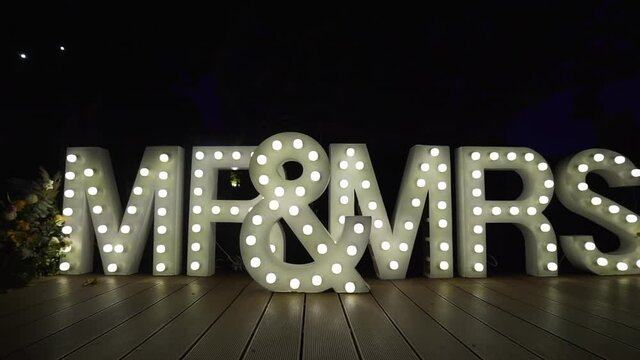 sign neon 3d Mr and Mrs Light white 