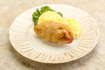 Crispy chicken cutlet with mashed potato