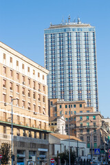 Fototapeta premium Vertical view of a palace in Naples with the Ambassador's Palace Hotel (now NH Hotel Panorama)