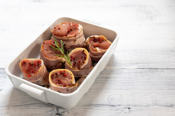 pork tenderloin in bacon on pepper