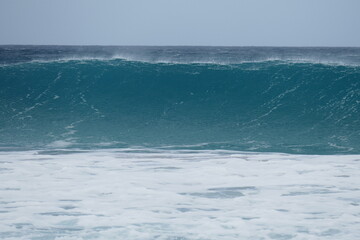 Herankommende hohe Welle bei El Cotillo, Fuerteventura 