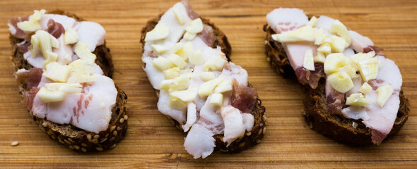  Russian sandwich with brown bread, lard and garlic