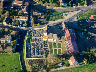 vue aérienne du village de Tacoignières dans les Yvelines en France