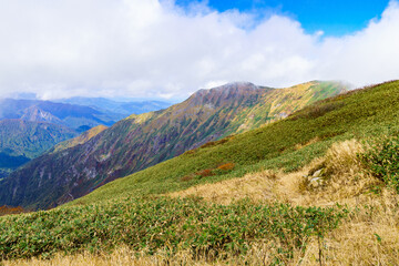 秋の谷川岳と青空　群馬県　新潟県