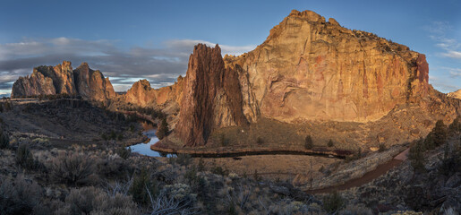 Sunrise at Smith rock state park in Central Oregon