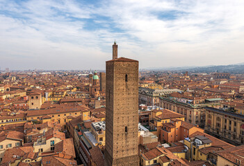 Obraz premium Aerial view of Bologna with the Medieval Towers (Azzoguidi, Garisenda, Asinelli) and the Basilica of Santi Bartolomeo e Gaetano (1516), Emilia-Romagna, Italy, Europe.