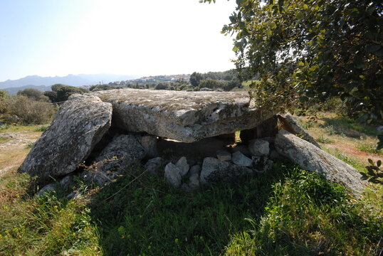 Luras, Dolmen Ladas