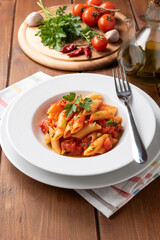 Piatto di penne all'arrabbiata, tipico piatto della Cucina Italiana 