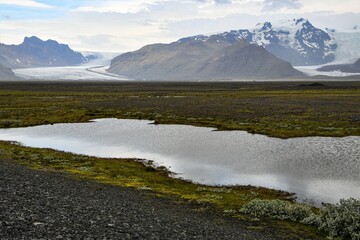 Spektakuläre Landschaft  mit Gletscherblick an der Ringstraße von Island