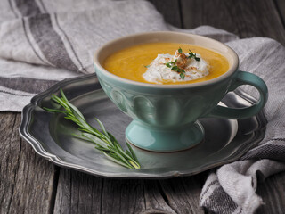 Jerusalem artichoke cream soup