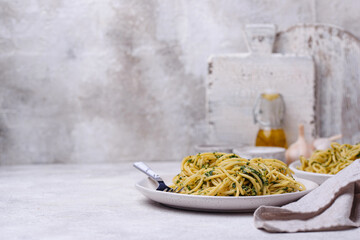 Spaghetti pasta with spinach and cheese