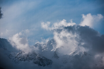 Fototapeta na wymiar montagne nuvole alta montagna poster bufera 