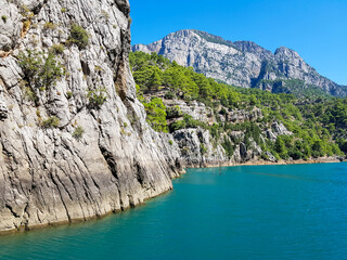 Seascape against the backdrop of mountains on a cloudless sunny day.