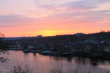 Fototapeta premium Beautiful sunset as seen from the bridge. 