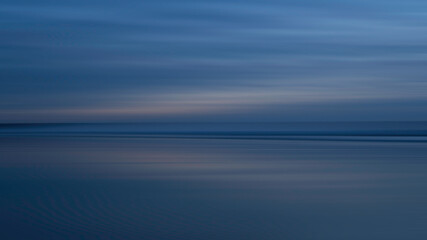 Obraz premium Blue dawn light blurred and abstract