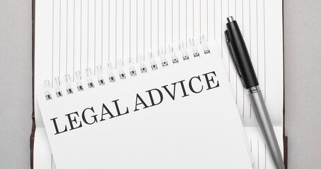 Words legal advice text on notepad and pen