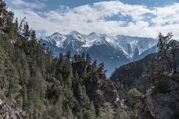 Blick von der Arzbergklamm bei Telfs auf die Sellrainer Berge