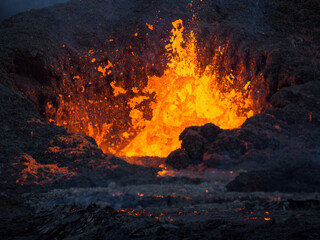 Vulkan in Island Vulkanausbruch mit Lava © Sabi
