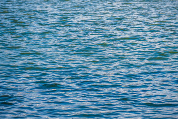 Blaue Wasseroberfläche