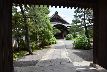 得浄明院　山門から本堂を望む　京都市東山区