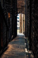 Narrow Alleys 