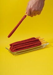 palo de tamarindo, snack mexicano rico, dulce y color rojo