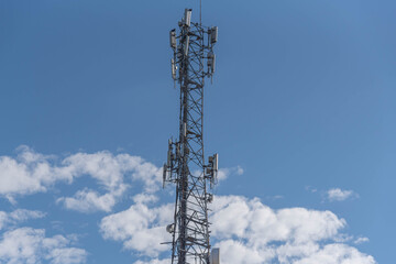 Obraz premium Cell phone data transmission tower on blue natural background