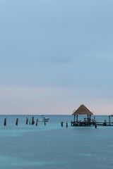 Muelle en la playa de Puerto Morelos Quintana Roo, México