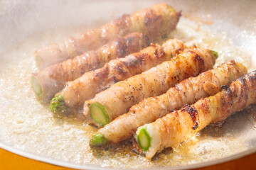 アスパラの肉巻き作り