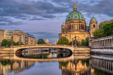 Fototapeta na wymiar The Berlin Cathedral, the museum island and the river Spree at dusk