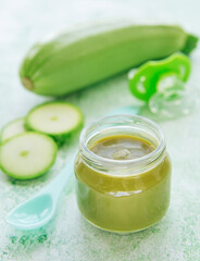 Obraz na płótnie Canvas Jar with healthy baby food and zucchini