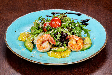 Salad with prawn and avocado