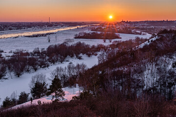 Fototapeta na wymiar Zachód słońca z widokiem na Sandomierz, województwo świętokrzyskie