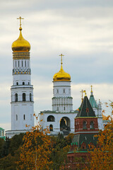 Fototapeta na wymiar Temple in Moscow on an autumn day