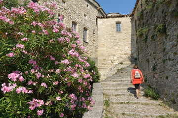 Am Schloss in Le Barroux, Provence © Fotolyse
