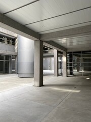 Fototapeta premium préau d'un bâtiment moderne