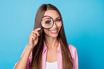 Portrait of optimistic brunette lady hold zoom wear pink shirt isolated on vivid blue color background