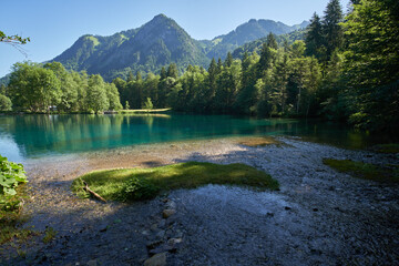 Strahlender Sommermorgen am intensiv t&uuml;rkisblauen Christlessee